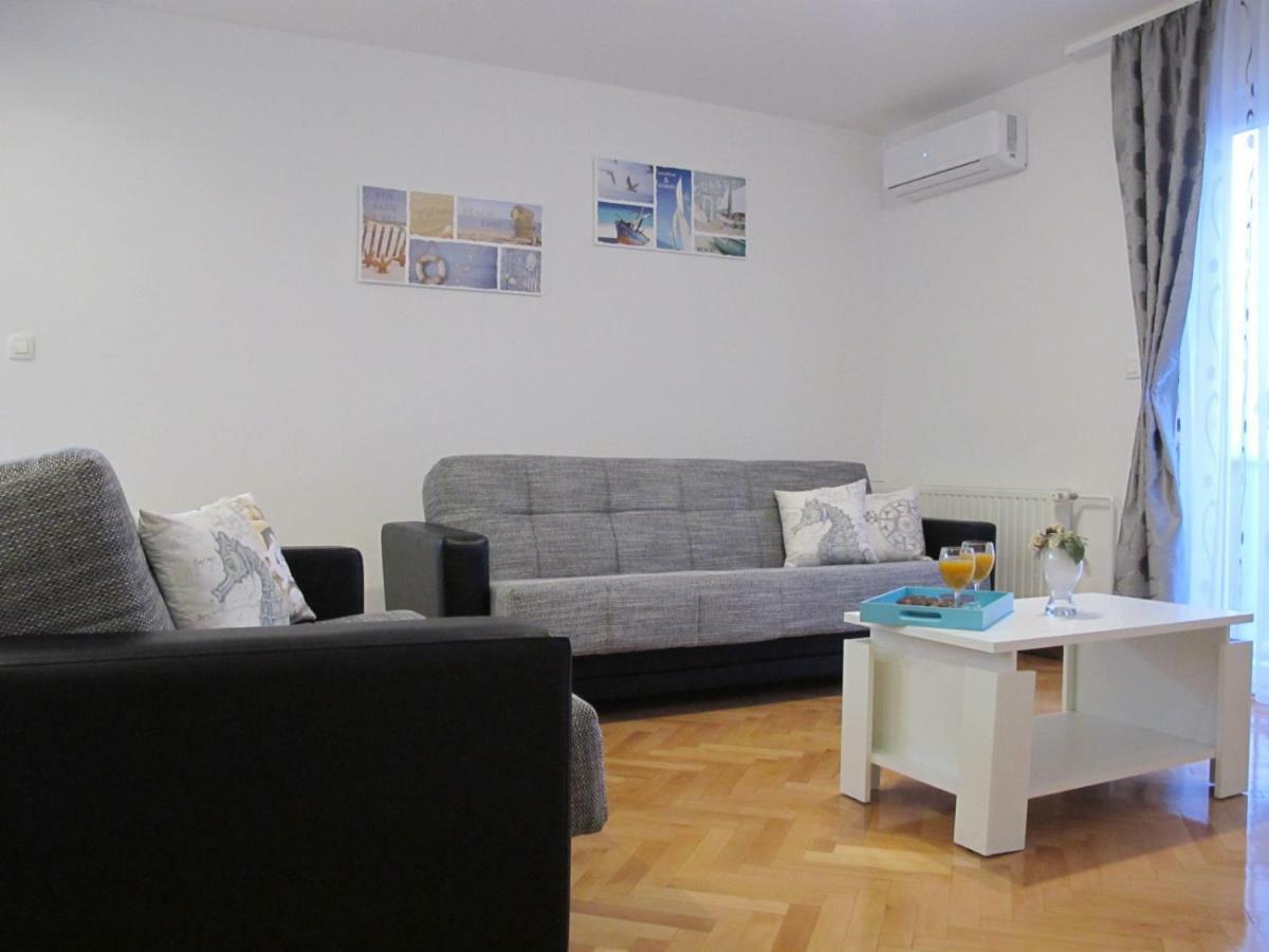 Perivoj Daire Kastela Dış mekan fotoğraf